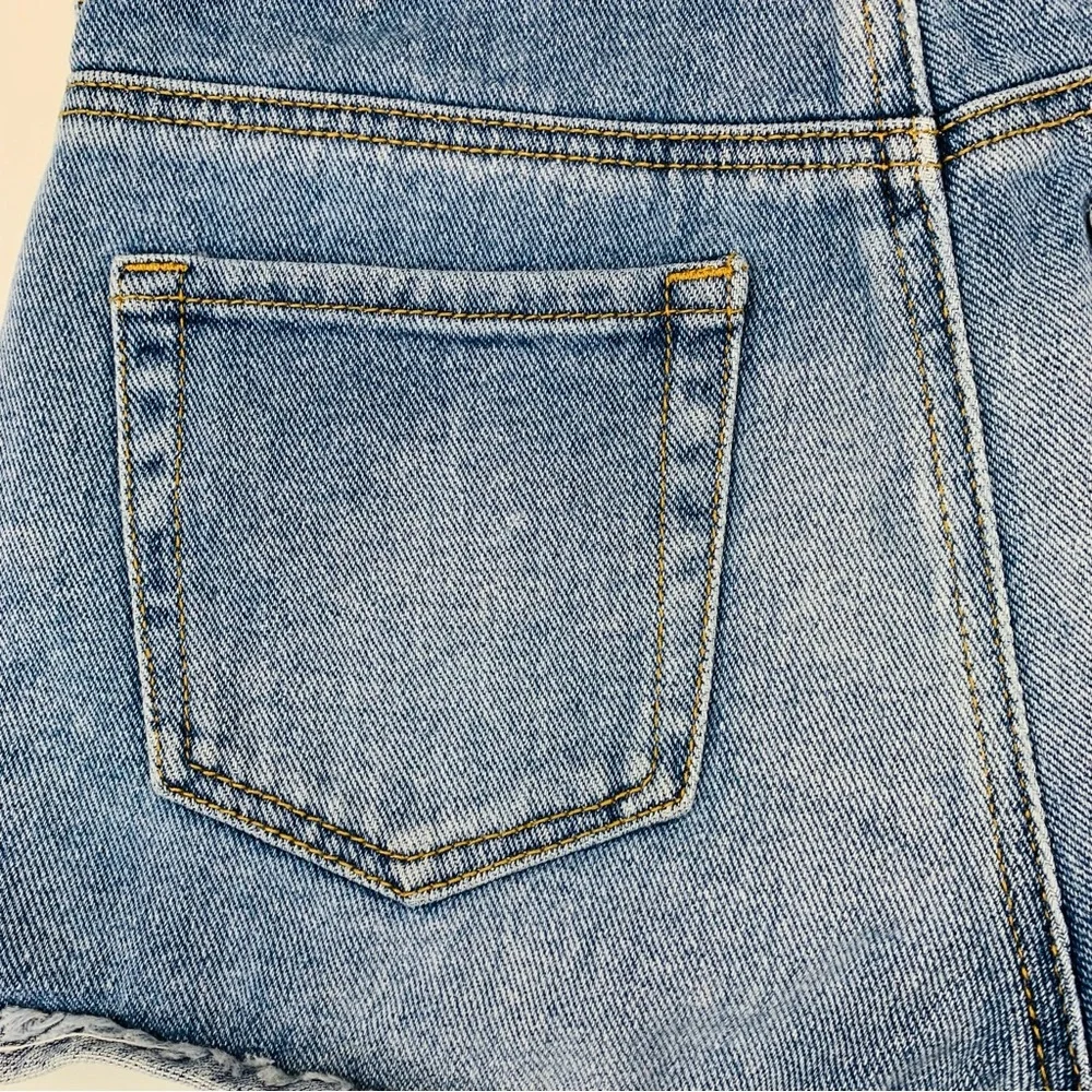 Pacsun jean shorts High rise shorts 100% cotton medium wash women size 24
